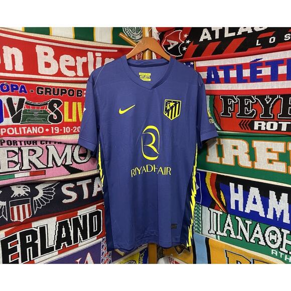 Atletico de Madrid | Men’s Large Away Jersey - Picture 6 of 7